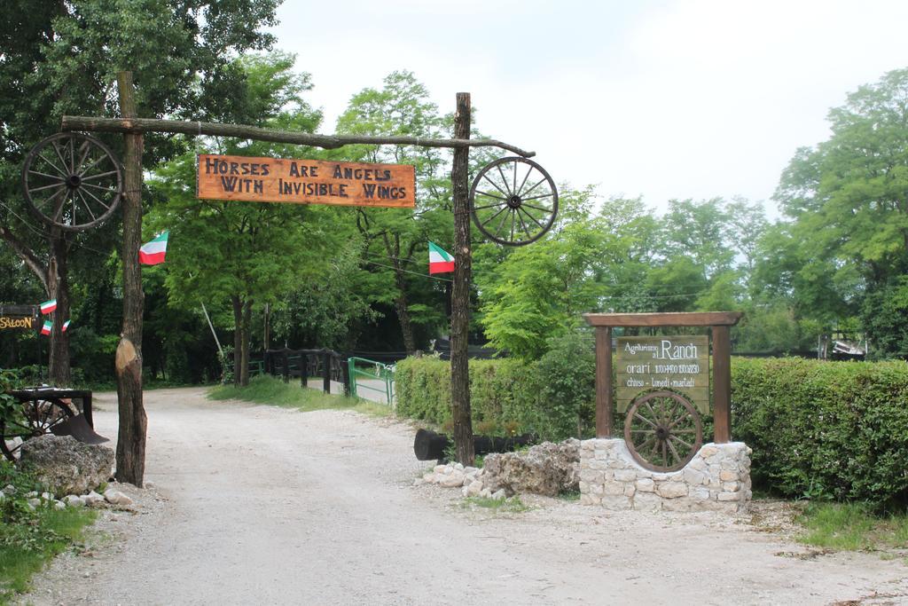 Agriturismo Al Ranch Castello dʼAviano Kültér fotó