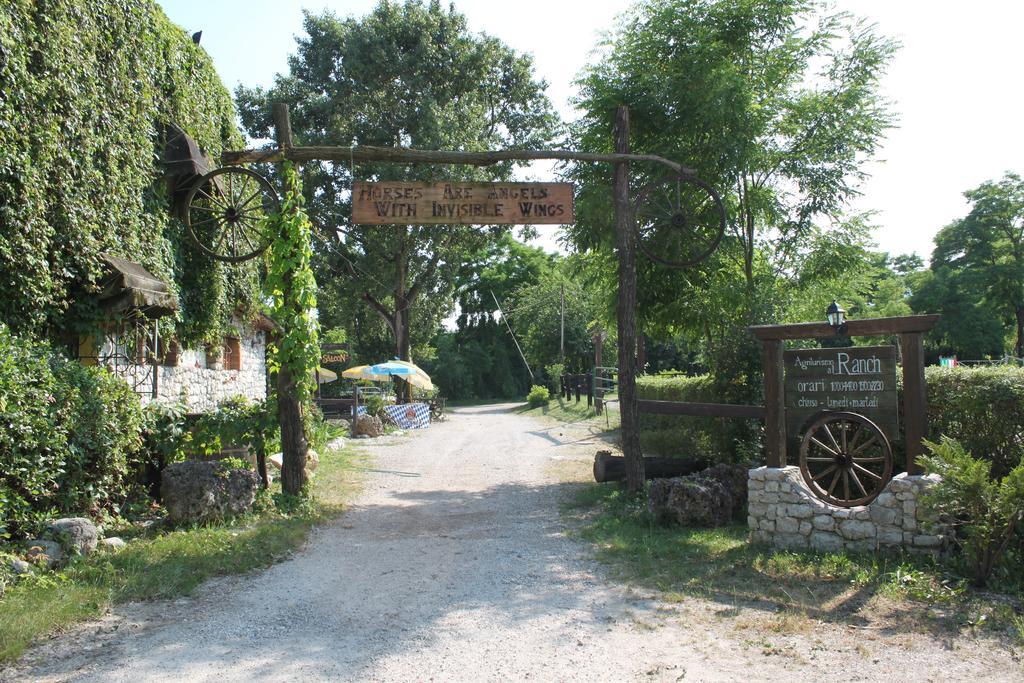 Agriturismo Al Ranch Castello dʼAviano Kültér fotó