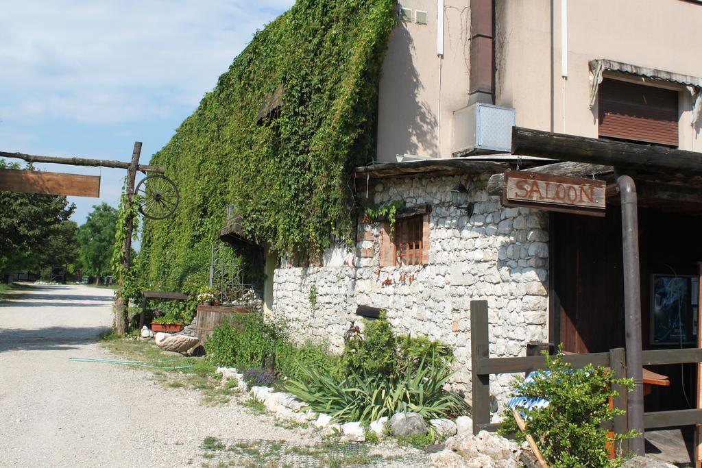 Agriturismo Al Ranch Castello dʼAviano Kültér fotó